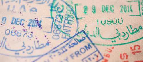 تأشيرة الإمارات العربية المتحدة مقابل التأشيرة التجارية ما هو الأفضل لرجال الأعمال؟