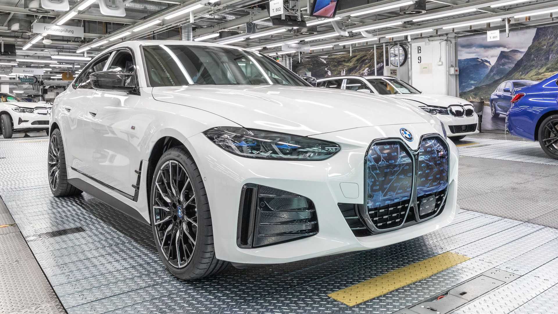خط إنتاج BMW i4 – مصنع BMW في ميونيخ