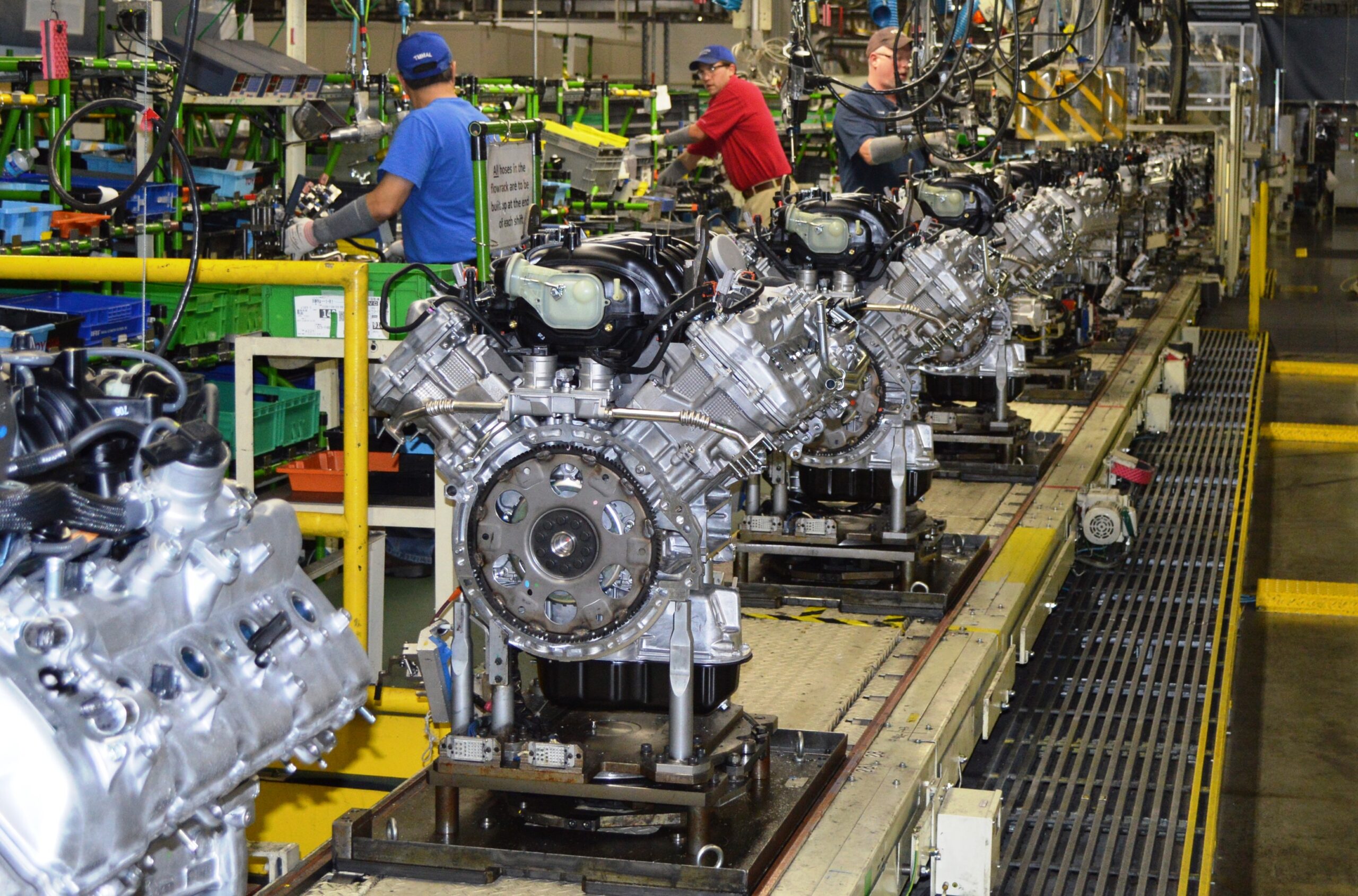 محرك V8 - خط تجميع إنتاج مصنع السيارات