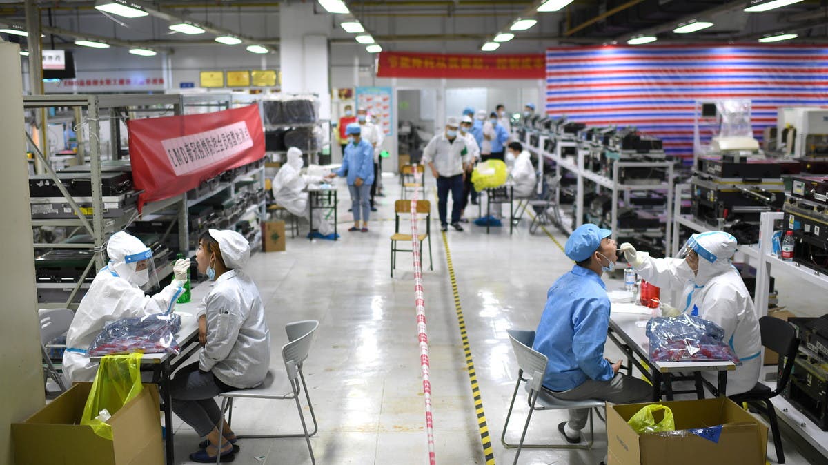 داخل مصنع Apple iPhone في الصين