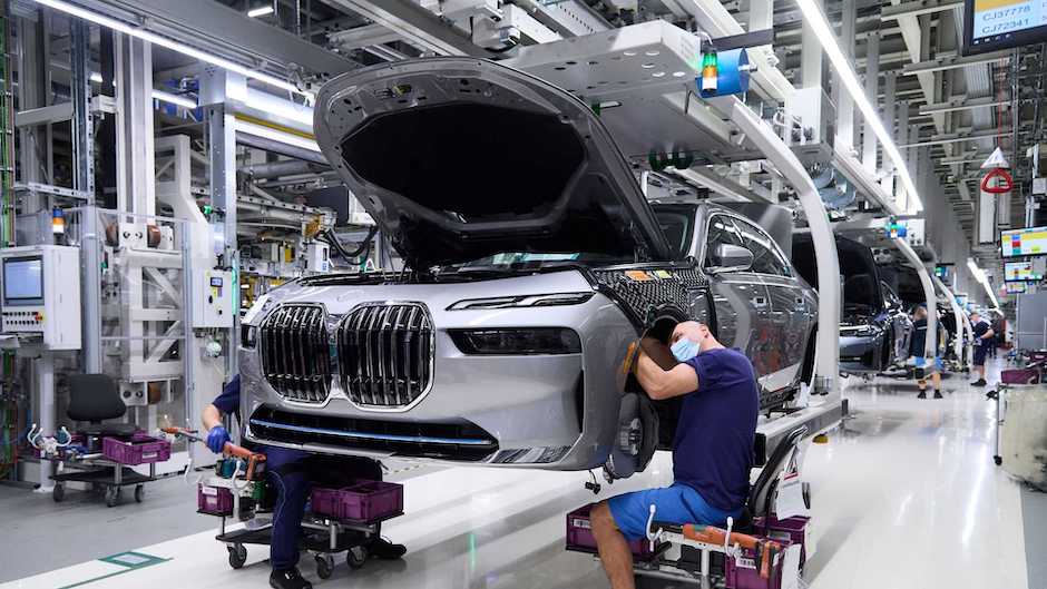 2023 خط إنتاج BMW الفئة السابعة - مصنع سيارات فاخرة