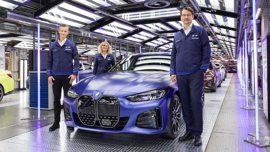 خط إنتاج سيارات BMW / مصنع سيارات ألماني