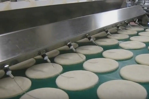 كيف يتم صنع البيتزا - خط إنتاج البيتزا المجمدة الأوتوماتيكي في المصنع |  مصنع طعام
