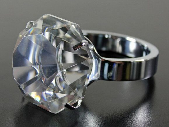 Jak vydělat peníze prodejem diamantových zásnubních prstenů -
