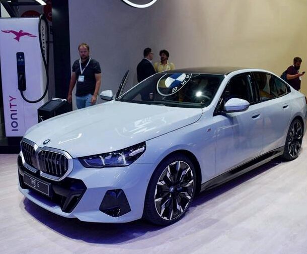 Uvnitř továrny BMW za mnoho miliard $ vyrábějící nejnovější kupé řady 4 – výrobní linka