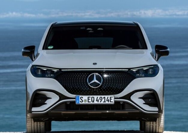 Výrobní linka bateriových systémů Mercedes Benz pro Mercedes EQC