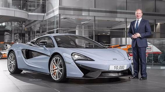 Výrobní linka McLaren – anglická továrna na automobily