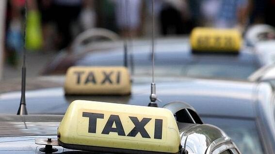 Zahájení podnikání v taxi z domova s ​​jedním autem -