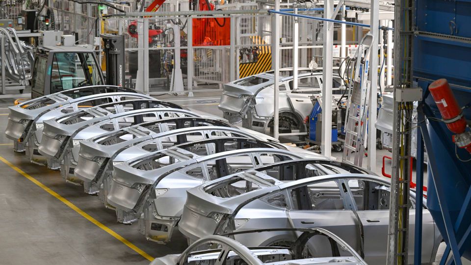 Elon Musk mest avancerede fabrik: Inde i Tesla Model 3 produktionslinje