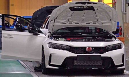 Production of the new Honda Civic Type R (2023) in Japan