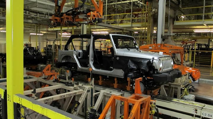 How a new jeep is assembled at a plant in the USA – production line
