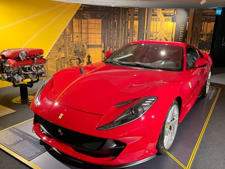 Ferrari Factory - Superautojen kokoonpanolinja (tuotantoprosessi)