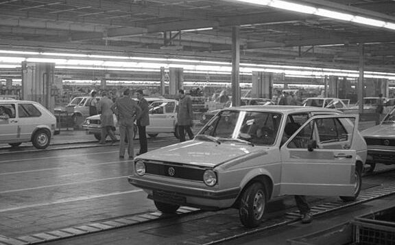 Volkswagen GOLF 8 tuotantolinja – Volkswagen Car Factory