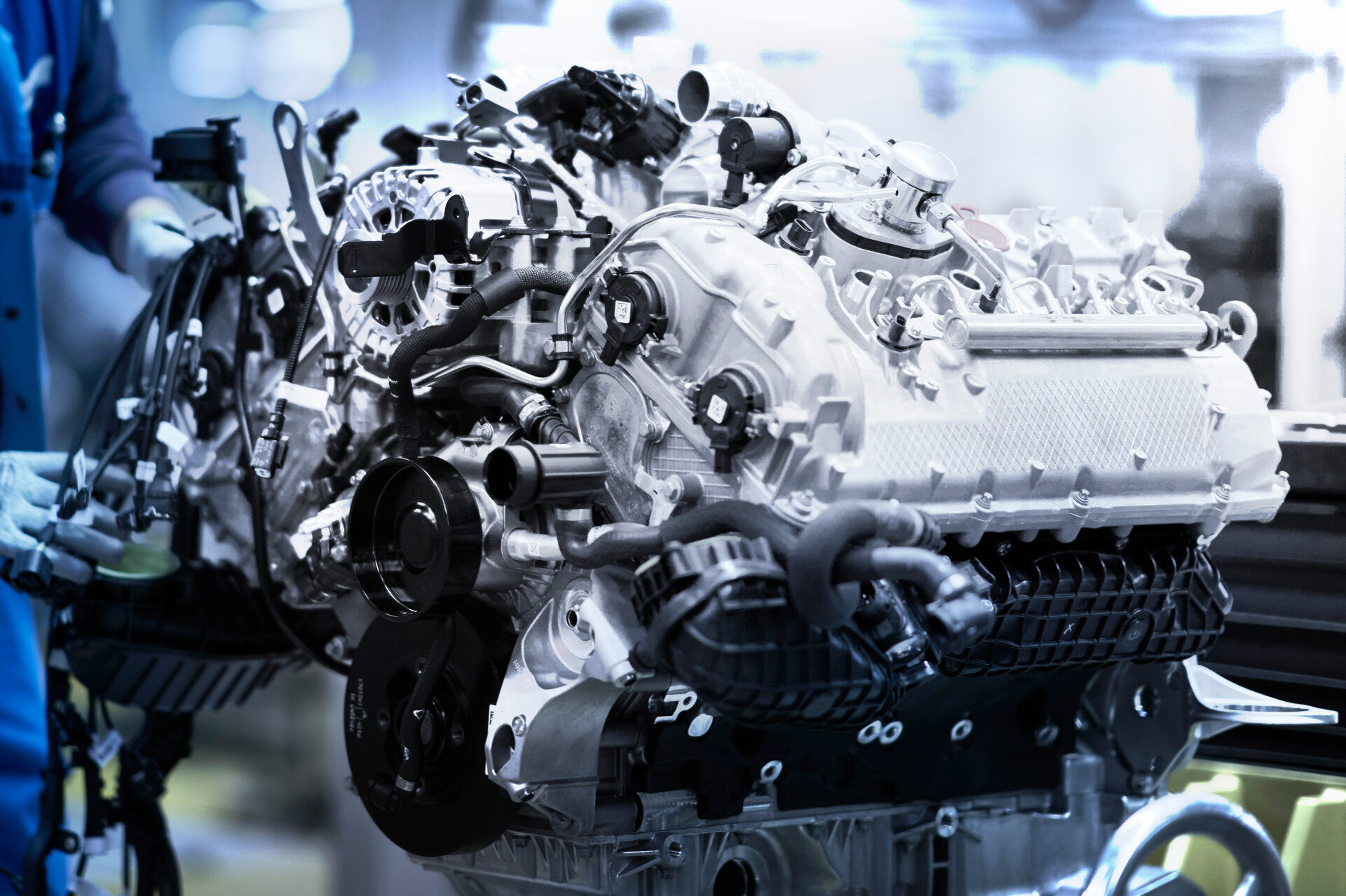 V8 ENGINE – autógyári gyártósor