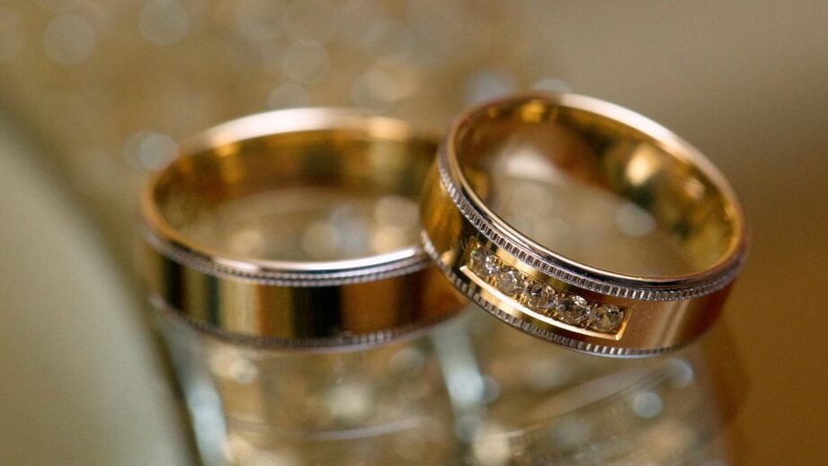 Cara menghasilkan uang dengan menjual cincin pertunangan berlian -