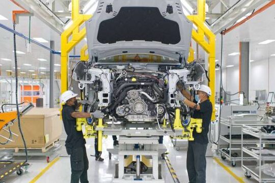 Porsche ENGINE - Lini Perakitan Produksi Pabrik Mobil