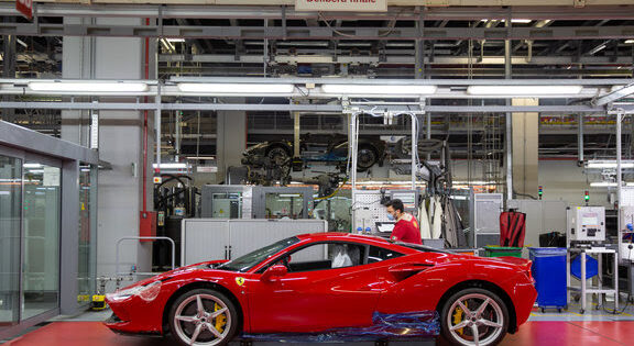 Supercar Bangunan Pabrik Paling Eksklusif di Ferrari dengan Tangan - Lini Produksi Ferrari
