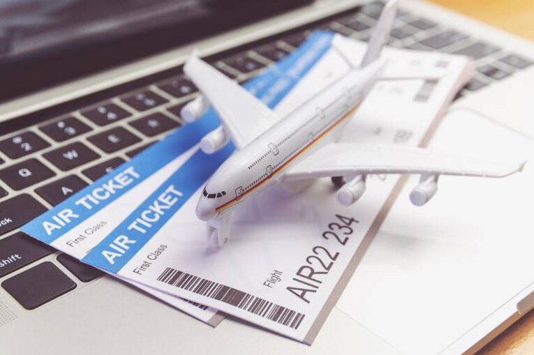 Waktu terbaik untuk membeli tiket pesawat online dengan harga murah adalah