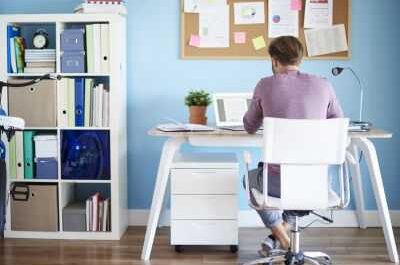 כיצד לארגן חלל משרדי ביתי, שולחן כתיבה וקבצים