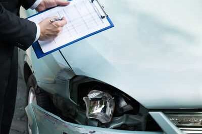 כיצד להפחית את פרמיית ביטוח הרכב לאחר תאונה