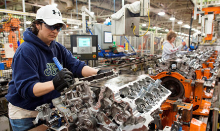 Audi ENGINE - פס ייצור של מפעל רכב