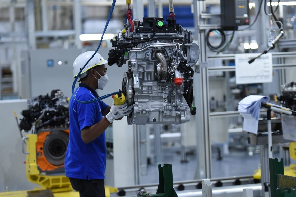 KILANG KERETA Mercedes C-Class - BAGAIMANA IA DIBUAT Barisan Pengeluaran Pemasangan Pembuatan Pembuatan
