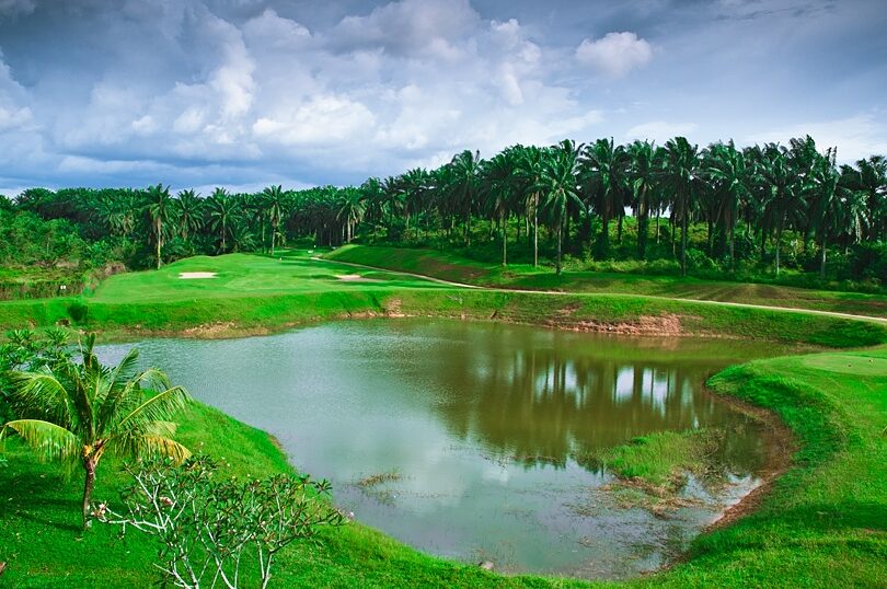 Melancarkan Templat Rancangan Perniagaan Golf Resort -