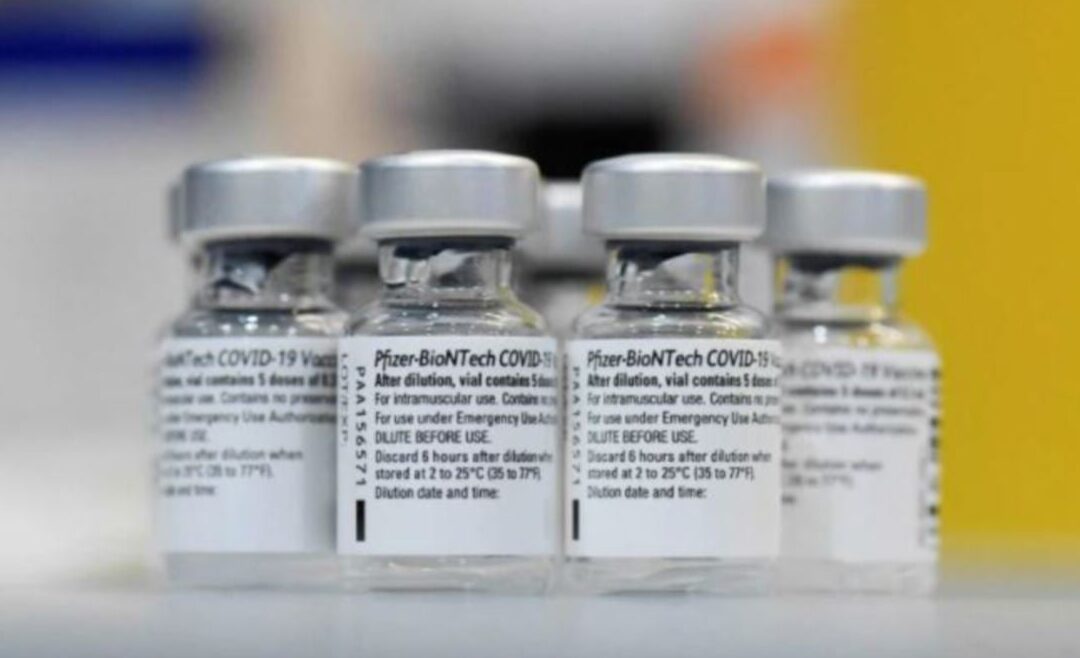 Vaksin Pfizer melancarkan barisan pengeluaran