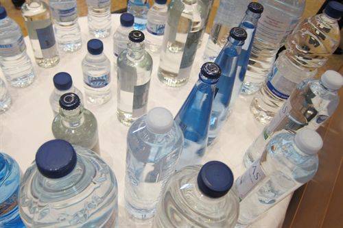 50 pakkende zakelijke ideeën voor flessenwater -