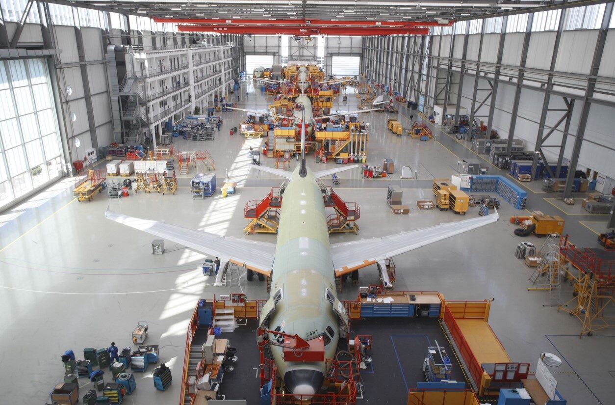 Vliegtuigproductielijn✈️2022: Bouw van Boeing & Airbus {FACTORY tour} - Productieproces