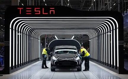 Yeni Berlin Gigafactory'de Tesla Model Y Üretim Hattı